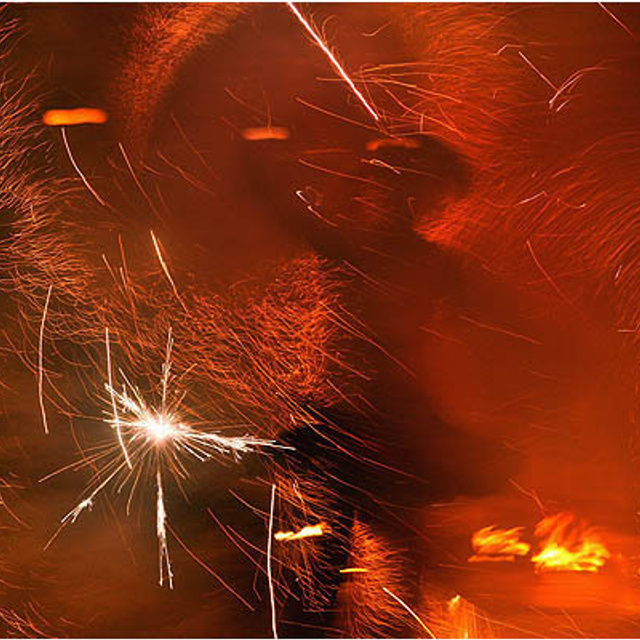 Владимир Михайлуца ВЕСНА 2009 в фотографическом разделе выставки было показано несколько люминографических работ