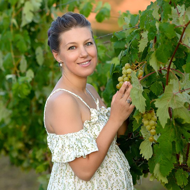 Фотограф Севастополь. Фотосессия на природе в винограднике для беременной