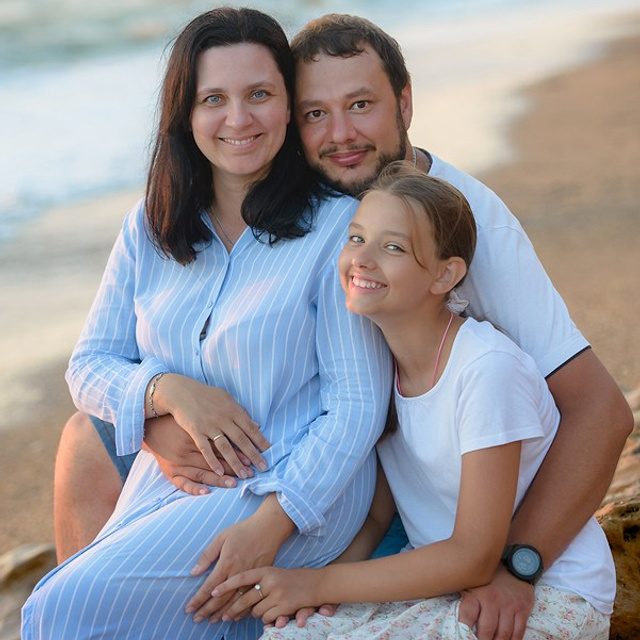 Семейная фотосессия у моря в Севастополе на Северной стороне