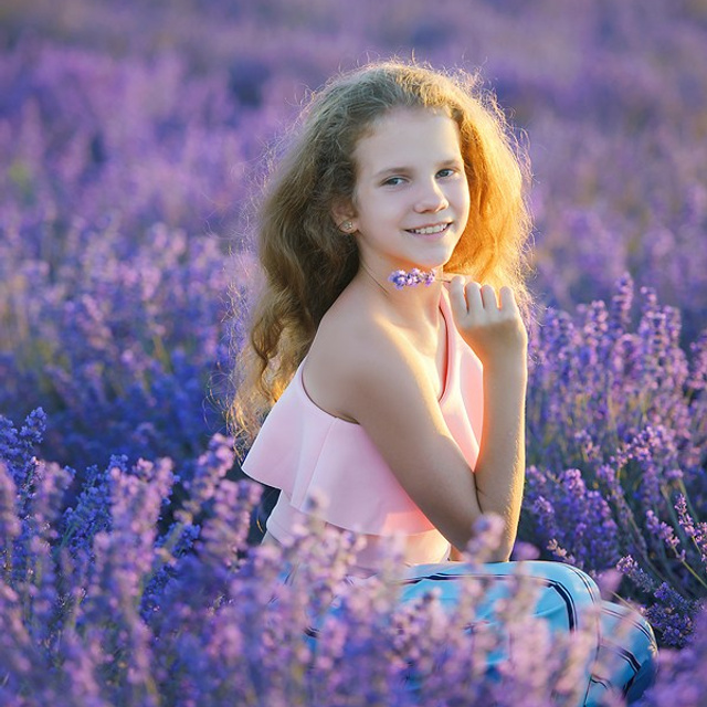 Фотограф в Крымском Провансе. Фотосессия в лавандовом поле на закате