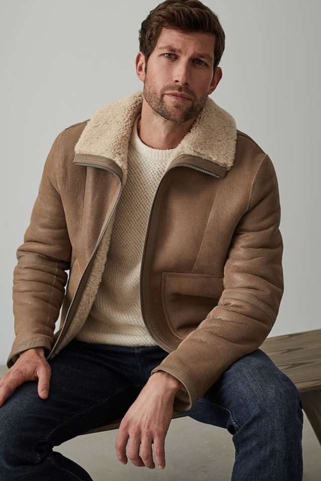 Креативная фотосъемка курток с фокусом на детали и уникальные элементы