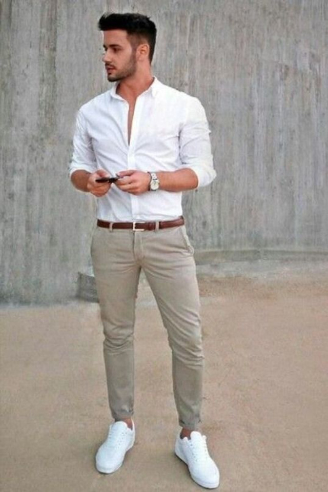 Эстетичная съемка мужских штанов для создания расслабленных образов