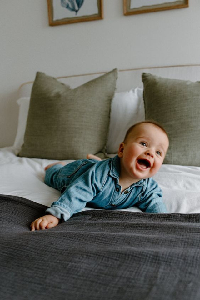 Качественная фотосъемка одежды для грудничков для детских блогов и аккаунтов