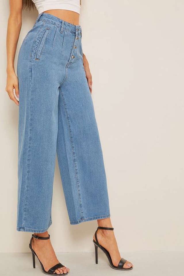 Стильная съемка штанов для создания разнообразных образов