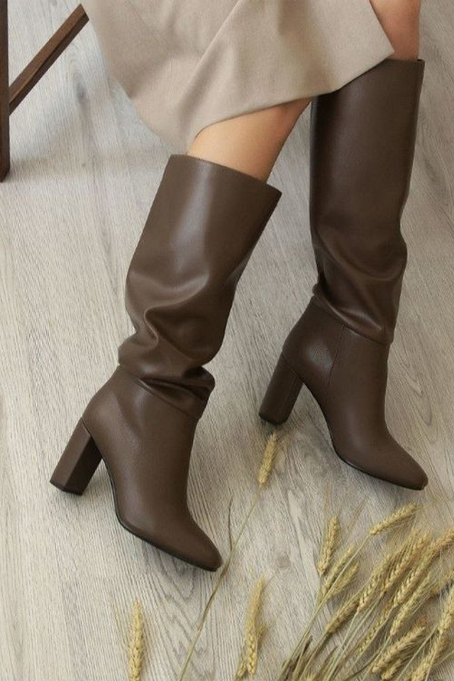 Профессиональная предметная съемка женских сапог для модных коллекций