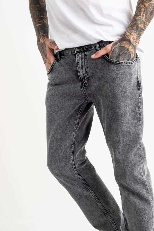 Эстетичная съемка штанов для подчеркивания индивидуальности