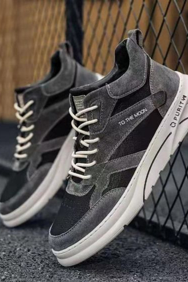 Детализированная съемка кроссовок с акцентом на уникальные дизайнерские решения