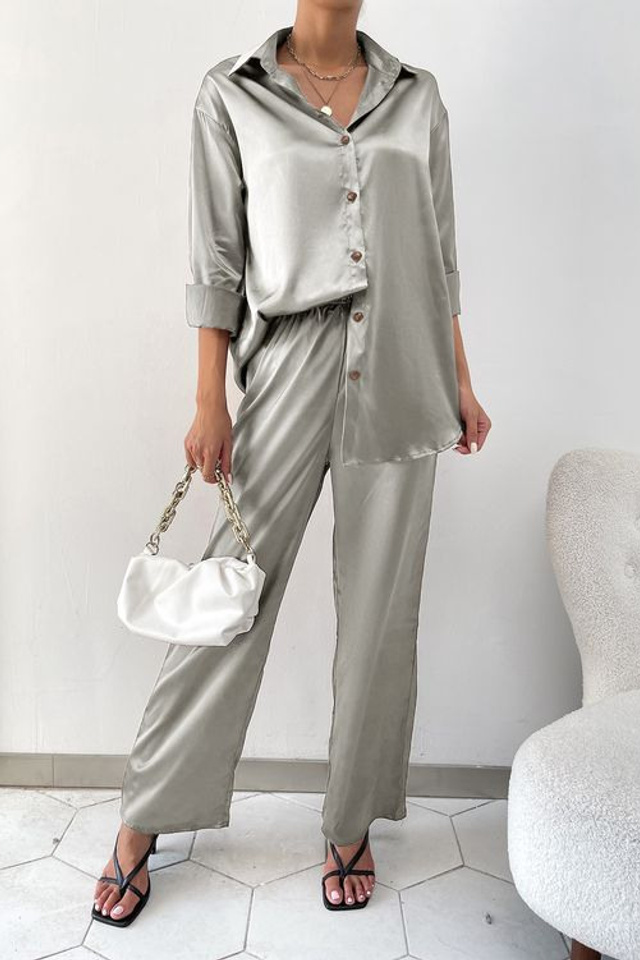 Стильная фотосъемка шелковых костюмов для создания романтических образов