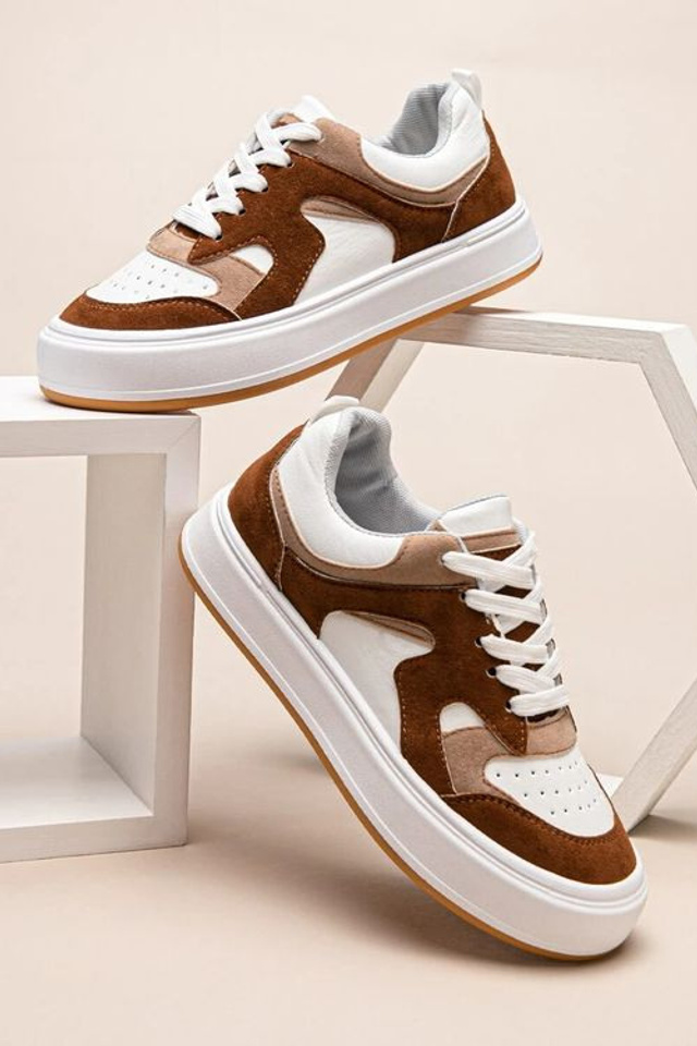 Качественная съемка кроссовок для демонстрации инновационных технологий