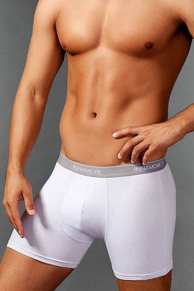 Профессиональная съемка с фокусом на детали отделки и кроя