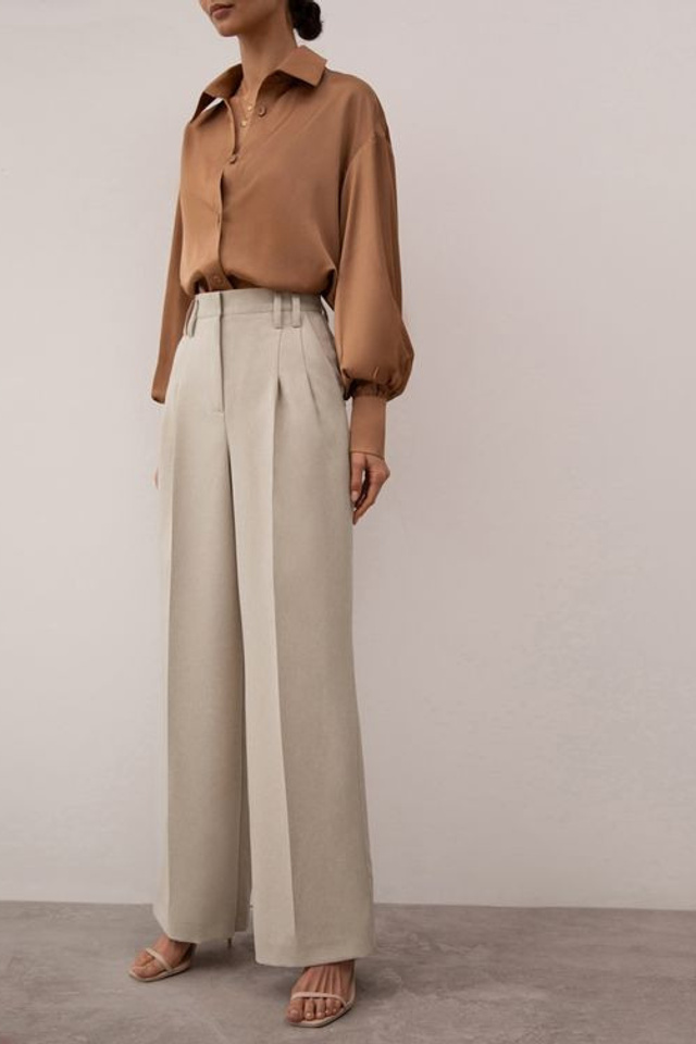 Профессиональная предметная съемка женских штанов для модных коллекций