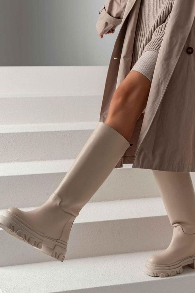 Креативная съемка женских сапог для модных и повседневных образов