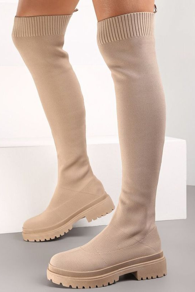 Эстетичная съемка сапог с использованием натуральных материалов