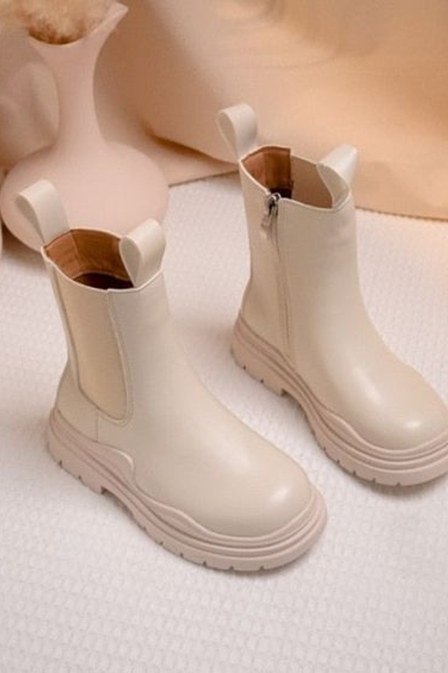 Съемка ботинок с акцентом на устойчивость и комфорт