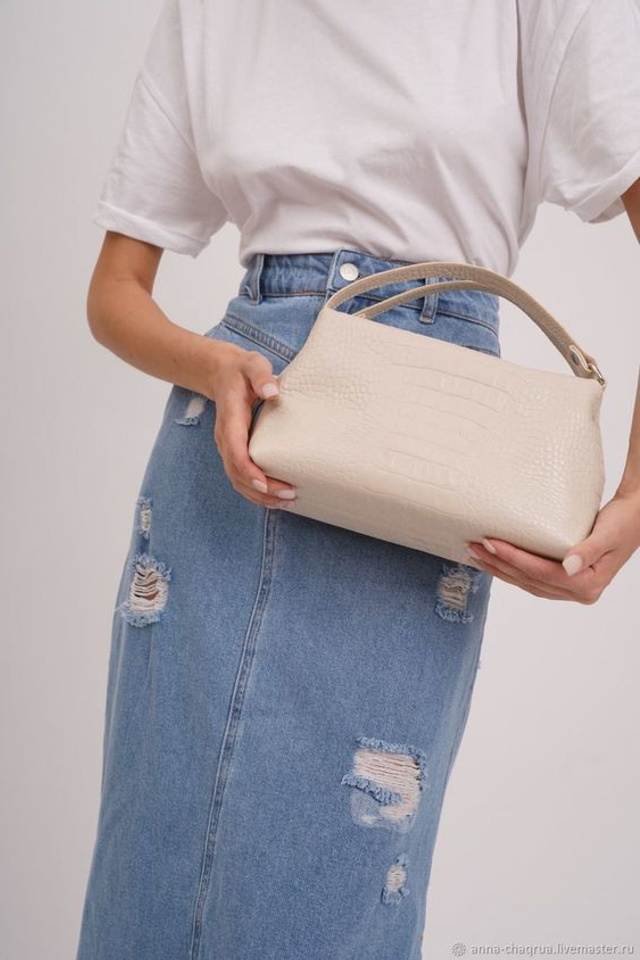 Идея для спортивных женских сумок с функцией переноски на плече