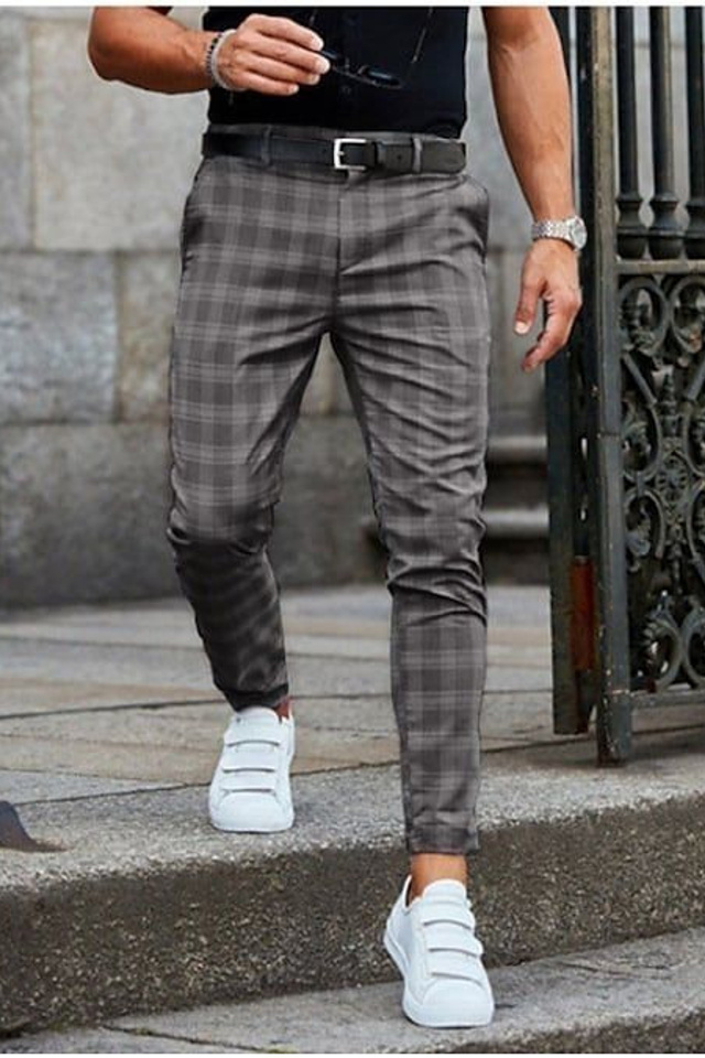 Эстетичная фотосъемка мужских штанов с акцентом на текстуру и материал