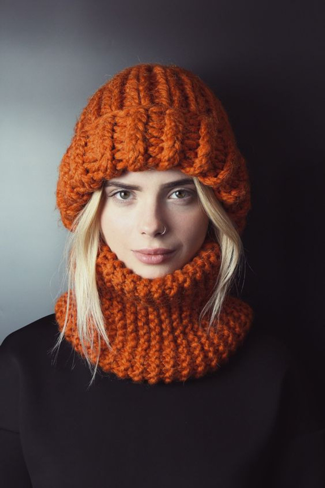 Фотосъемка женских зимних шапок для интернет-магазинов и каталогов