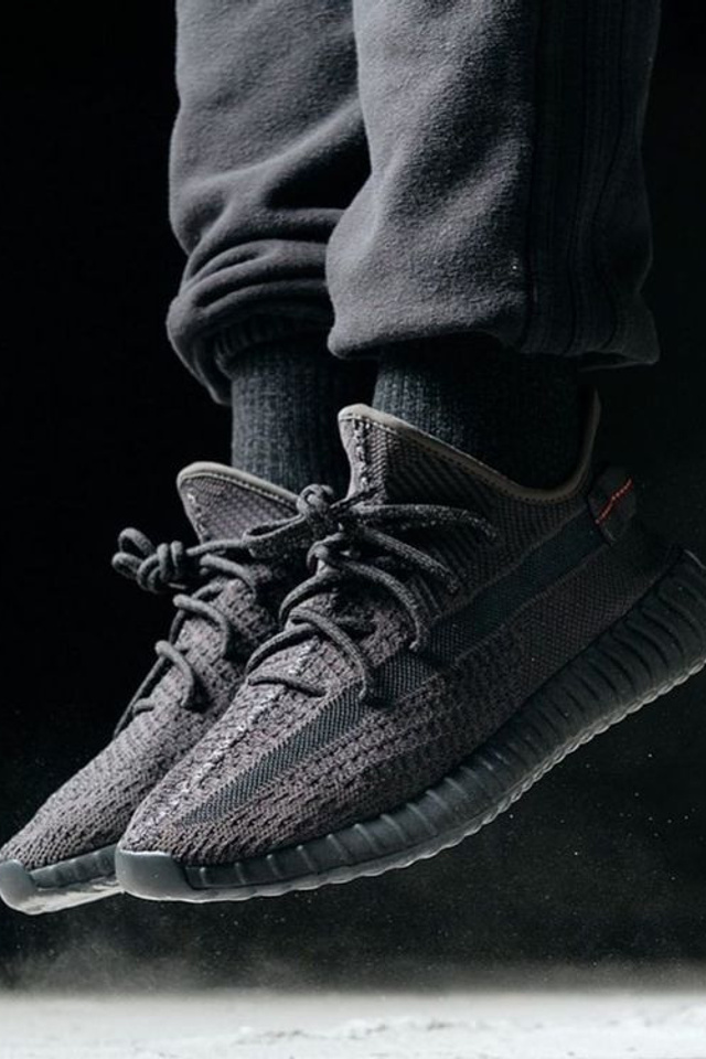 Фотосъемка мужских кроссовок для интернет-магазинов и каталогов