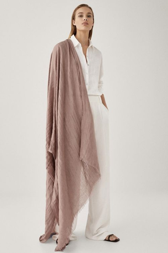 Креативная съемка для демонстрации разных способов ношения палантинов