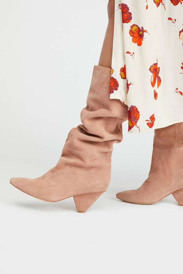 Фотосъемка женских сапог для визуализации их роскошного дизайна