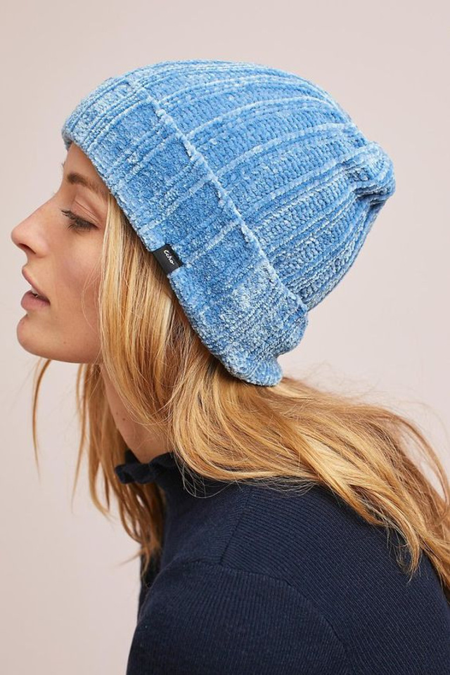 Эффектная съемка женских шапок для создания запоминающихся образов