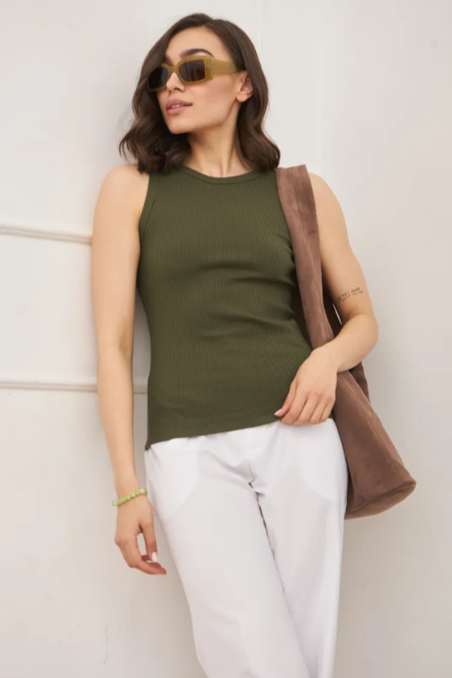 Эстетичная съемка женских топов с акцентом на детали