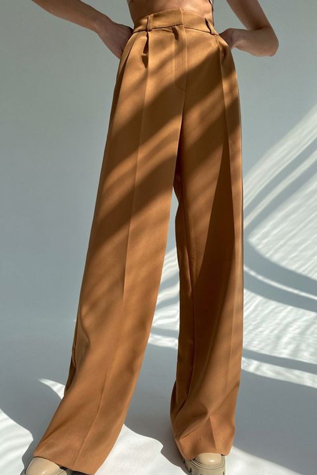 Эффектная съемка штанов с акцентом на комфорт и удобство