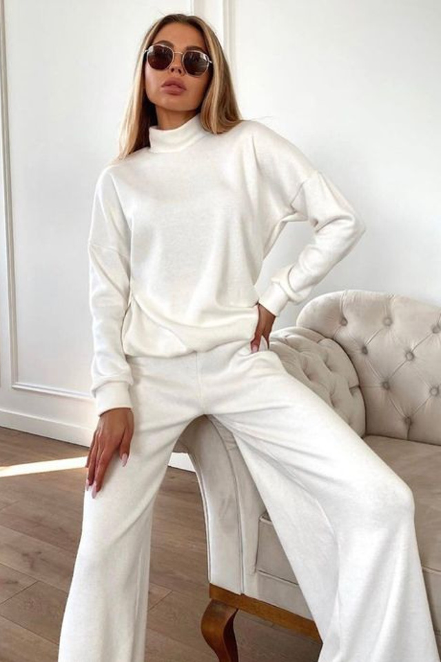 Съемка шелковых костюмов с акцентом на детали и отделку