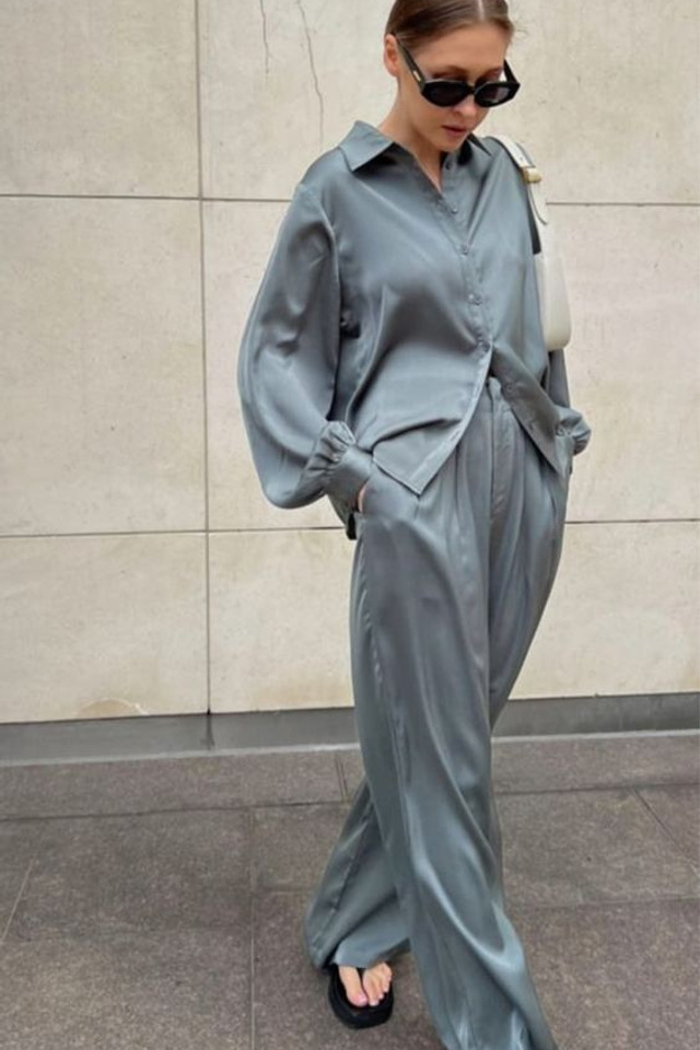 Профессиональная предметная съемка женских шелковых костюмов для модных коллекций