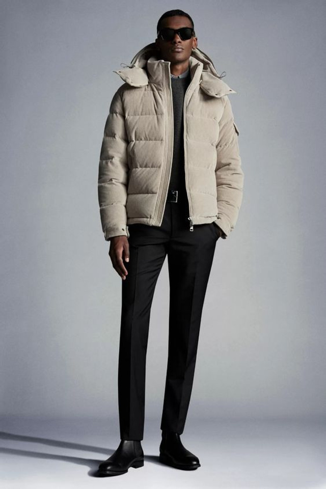 Эстетичная съемка курток с акцентом на оригинальные дизайнерские решения