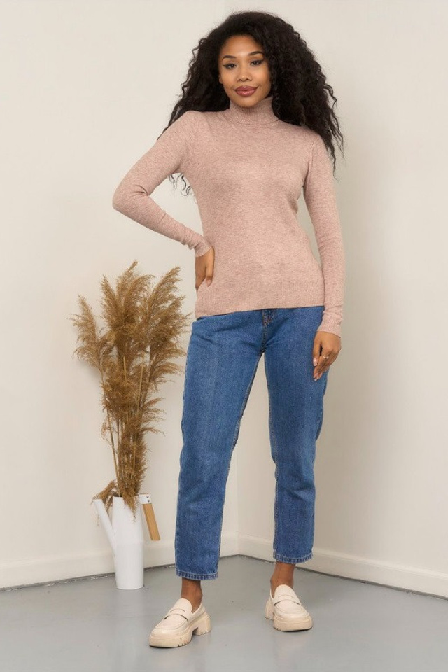 Профессиональная съемка с фокусом на детали отделки и кроя