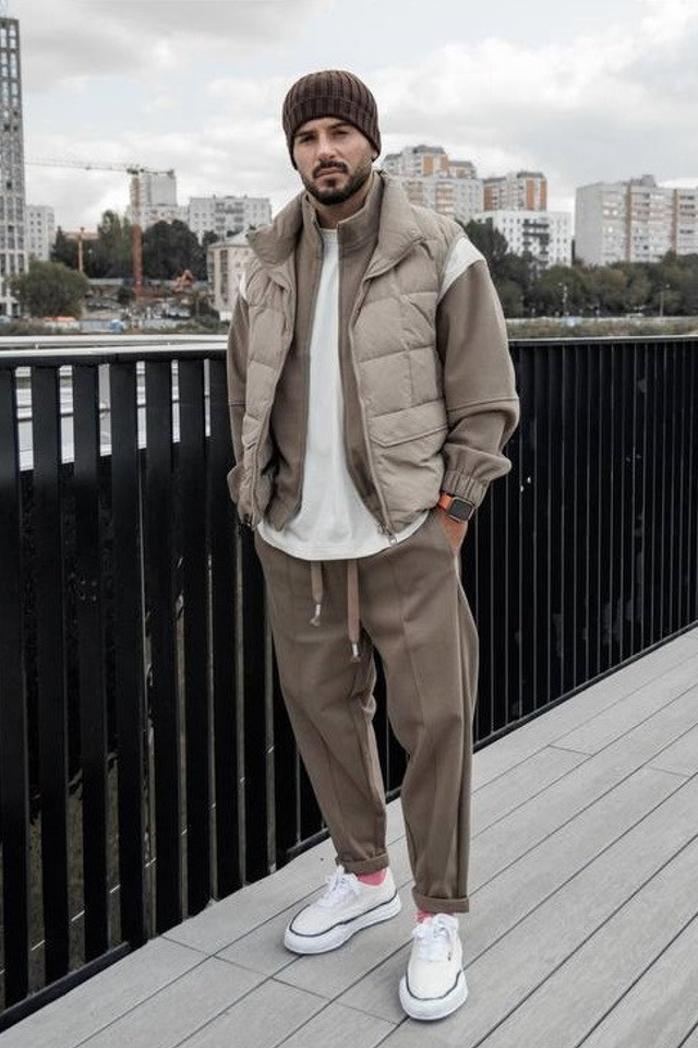 Профессиональная съемка курток с фокусом на детали и отделку