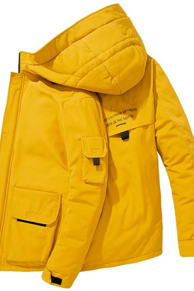 Съемка курток с фокусом на возможности комбинирования с другими предметами гардероба