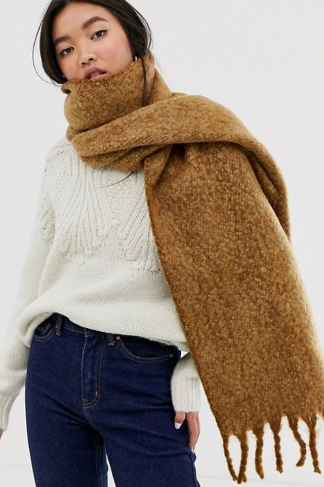 Профессиональная съемка для демонстрации качества и изысканности палантинов