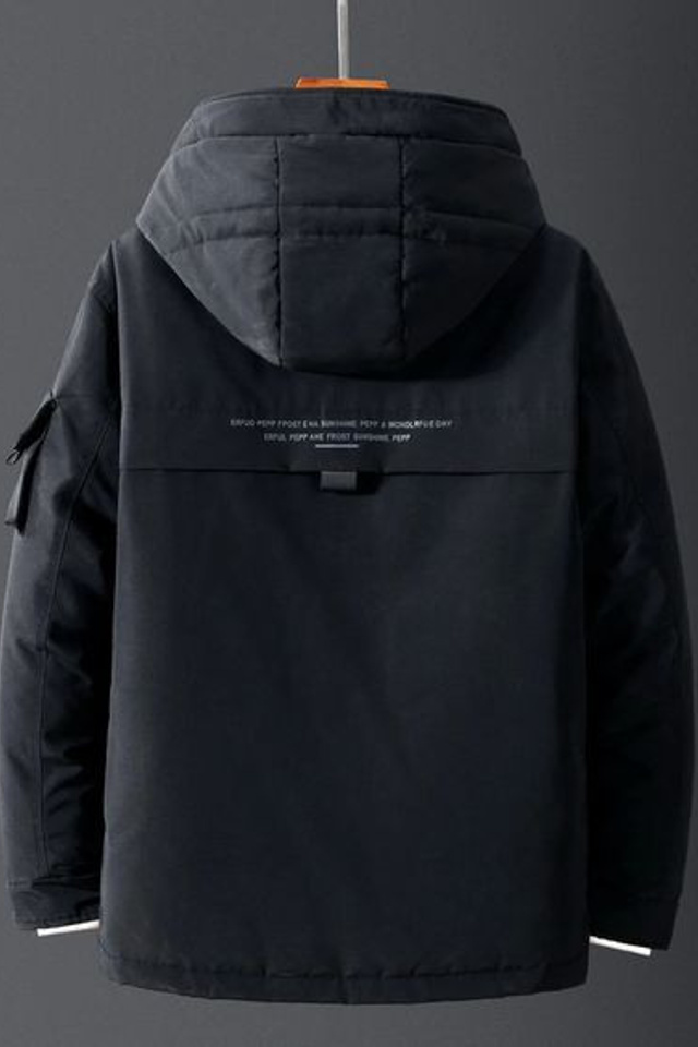 Эстетичная съемка курток для подчеркивания спортивного стиля