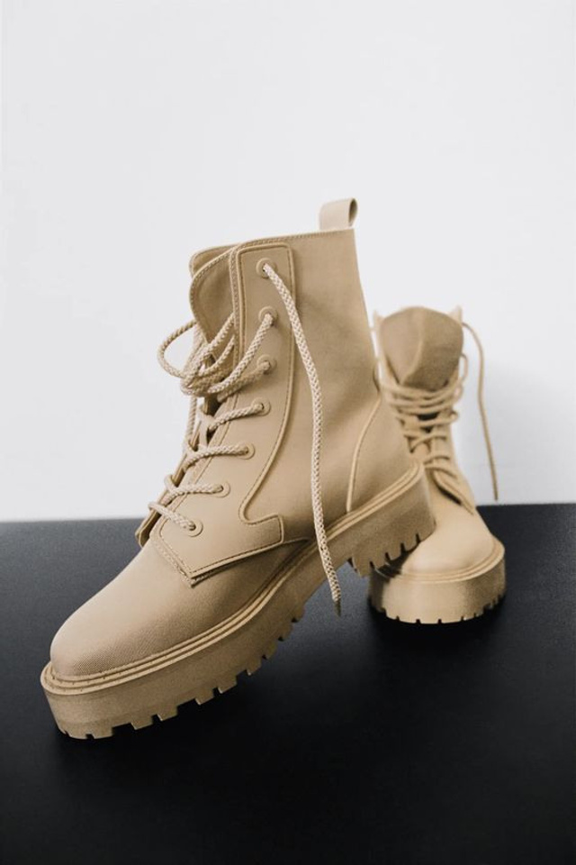 Профессиональная съемка женских ботинок с акцентом на современные тренды