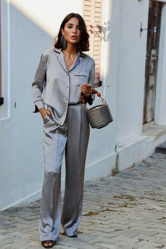 Эффектная съемка шелковых костюмов для демонстрации их роскошного вида