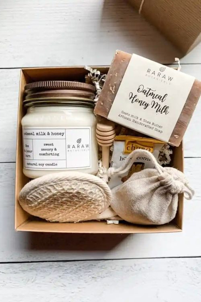 Подарочные наборы для женщин с натуральными маслами и лосьонами.