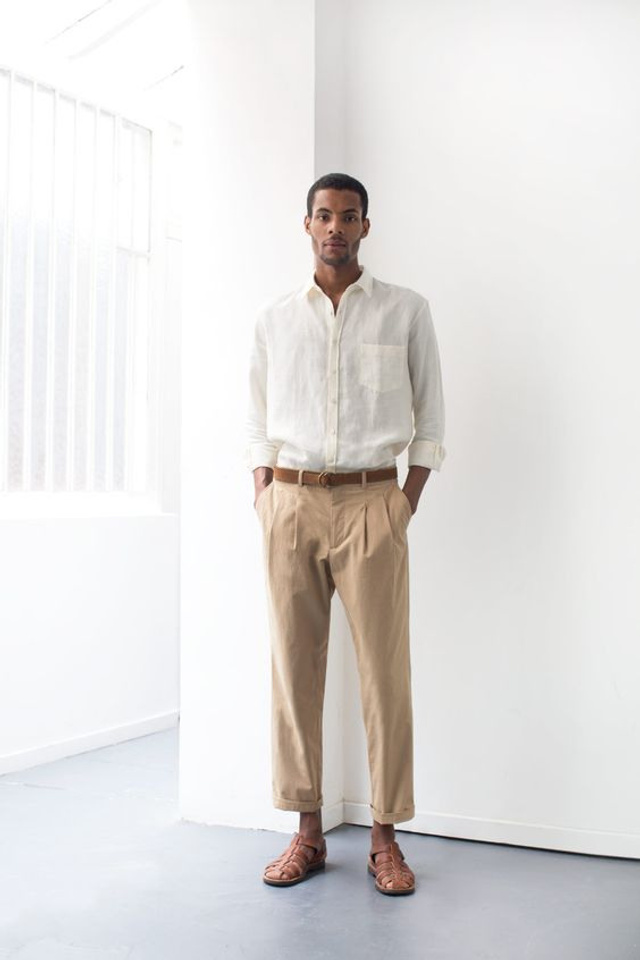 Профессиональная съемка мужских штанов для демонстрации современных трендов