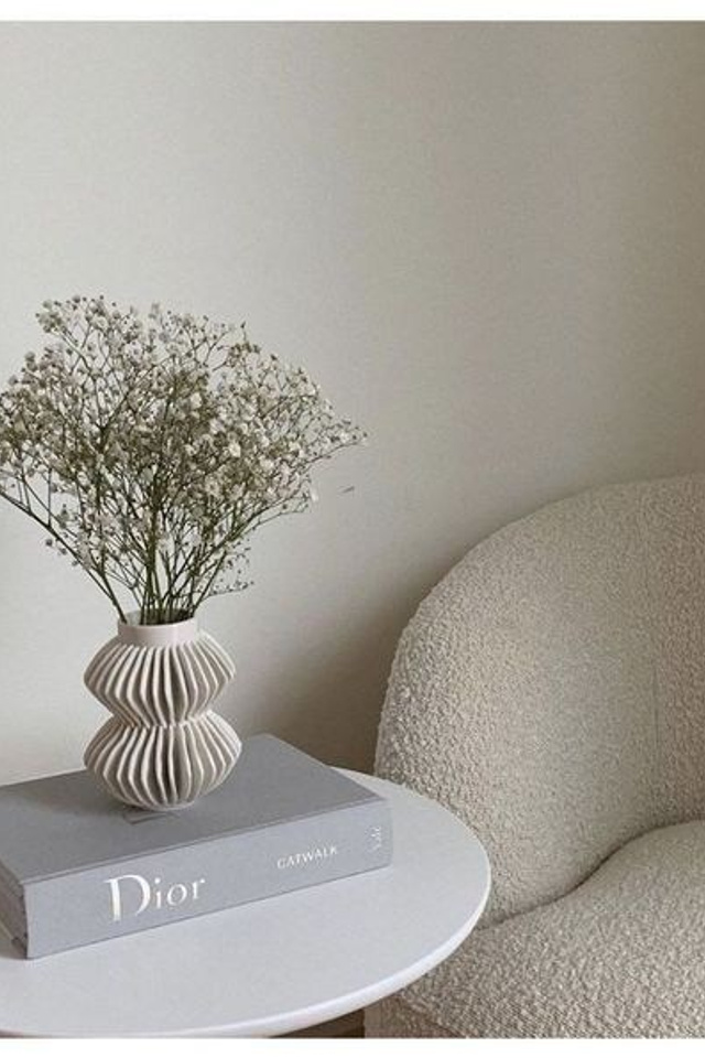 Вазы с акцентами из металла для современного оформления