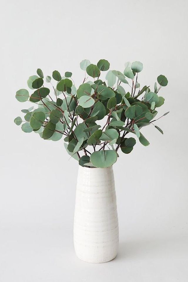 Высокие вазы для оформления центральных столов