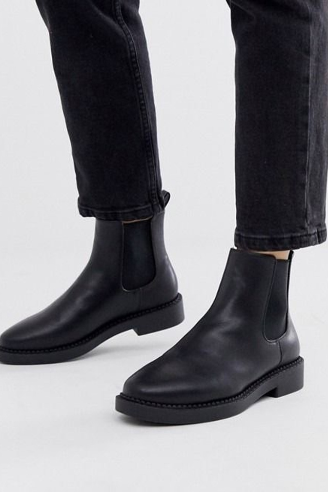 Идея для ботинок с классическим дизайном и водоотталкивающей обработкой.