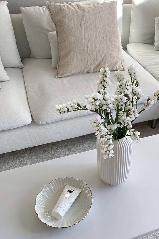 Вазы с матовой поверхностью для стильного акцента