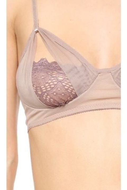 Пример нижнего белья с нежным кружевом и комфортной посадкой.