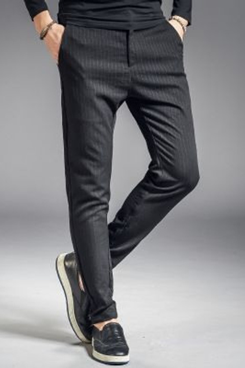 Профессиональная съемка мужских штанов для демонстрации их актуальности