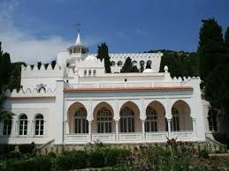 Локации для фотосессии в Ялте. Профессиональная фотосъемка в Крыму. Натуральные эмоции и живые кадры. Забронируйте дату прямо сейчас!