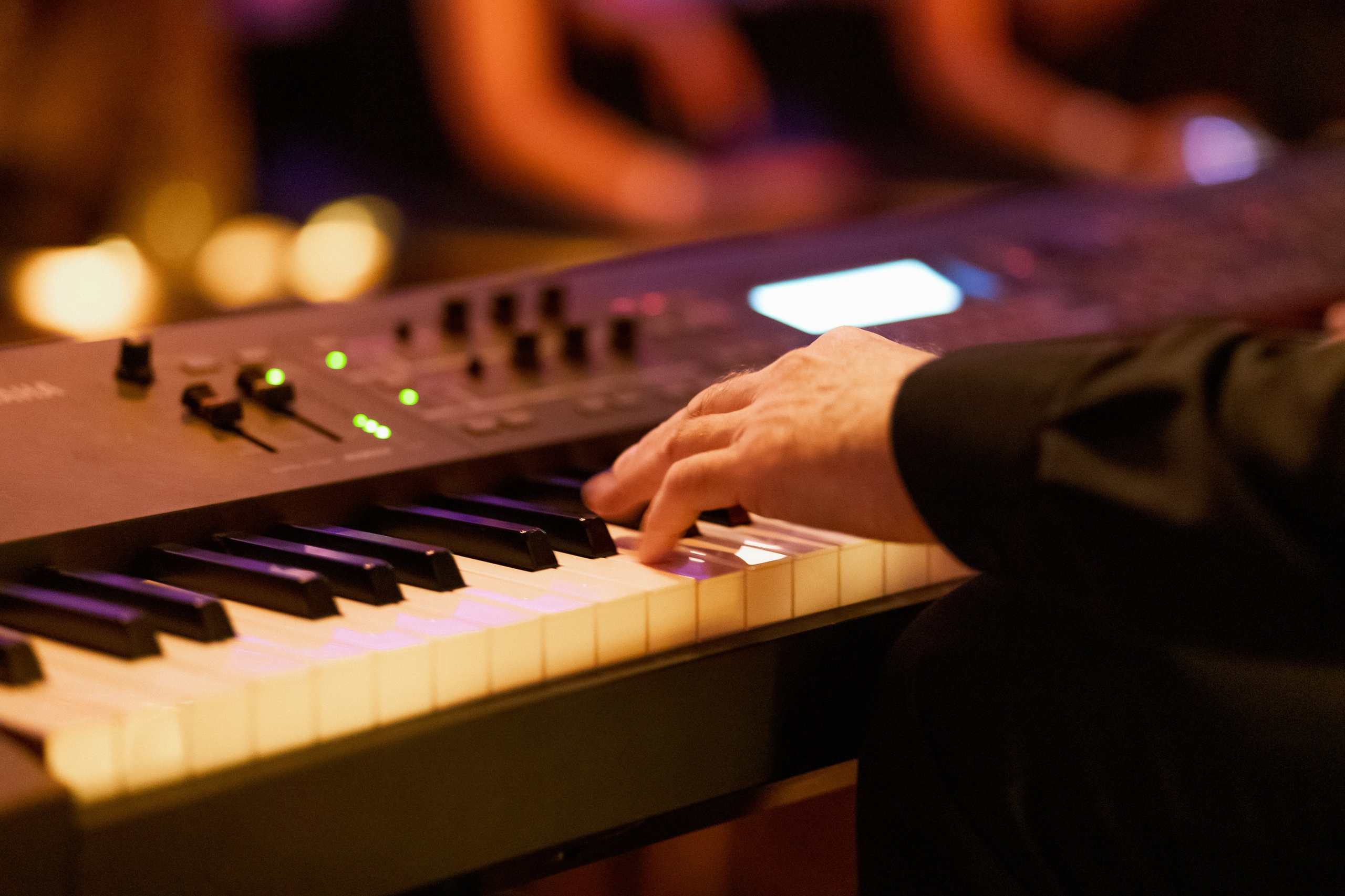 YANA URBAN: сольный концерт в «Анжелика Wineroom». СВОИ. ФОТООТЧЕТЫ-СОБЫТИЯ-МЕСТА