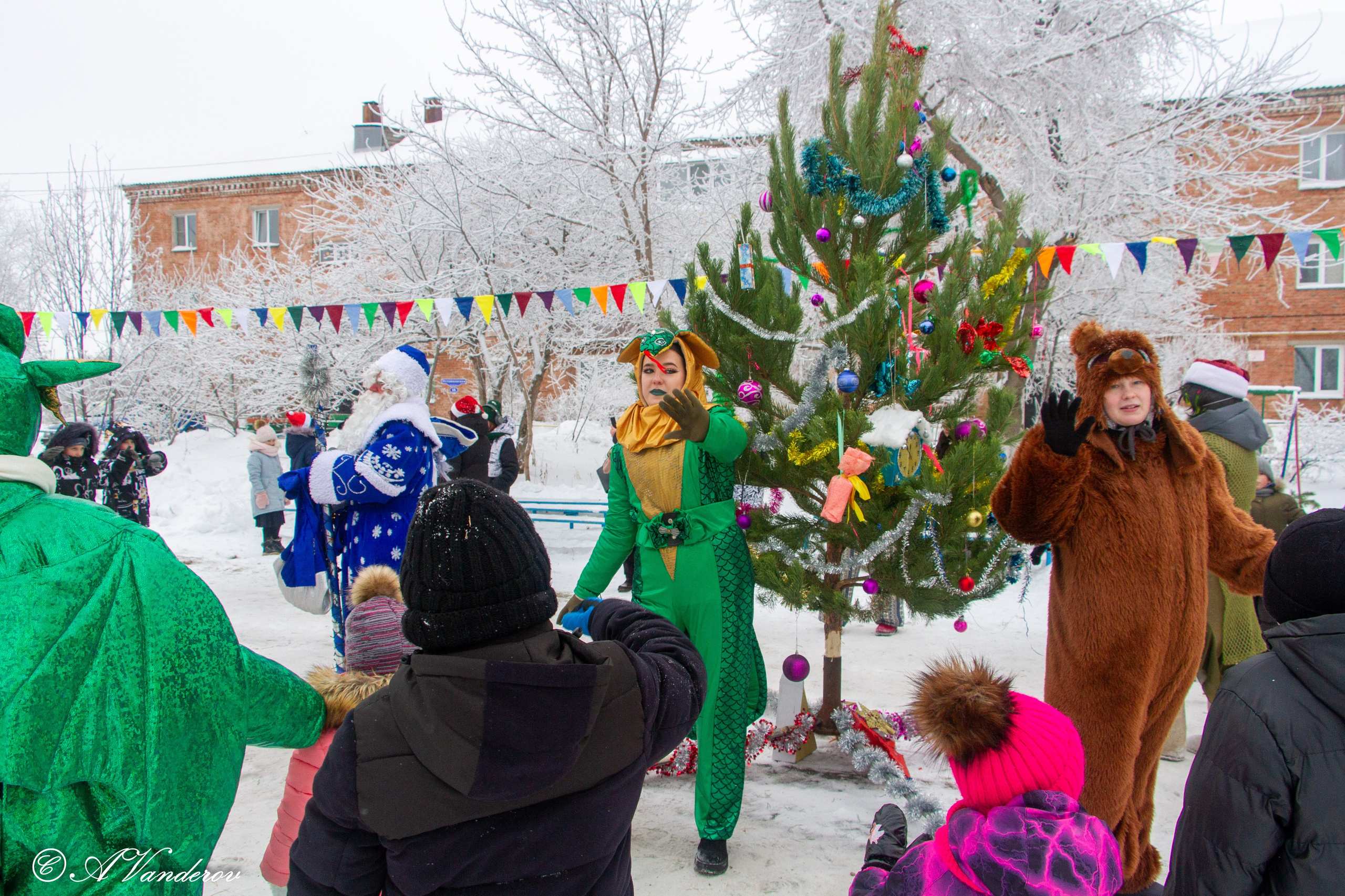Праздник во дворе, ул. Осташковская-20. Фотограф Омск | Александр Вандеров