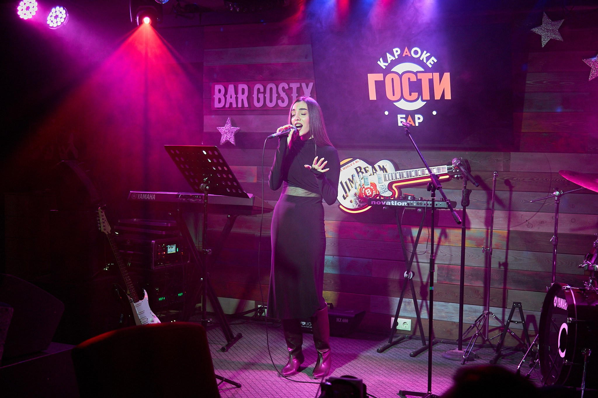 Концерт в баре «Гости». Фотограф Омск | Александр Вандеров