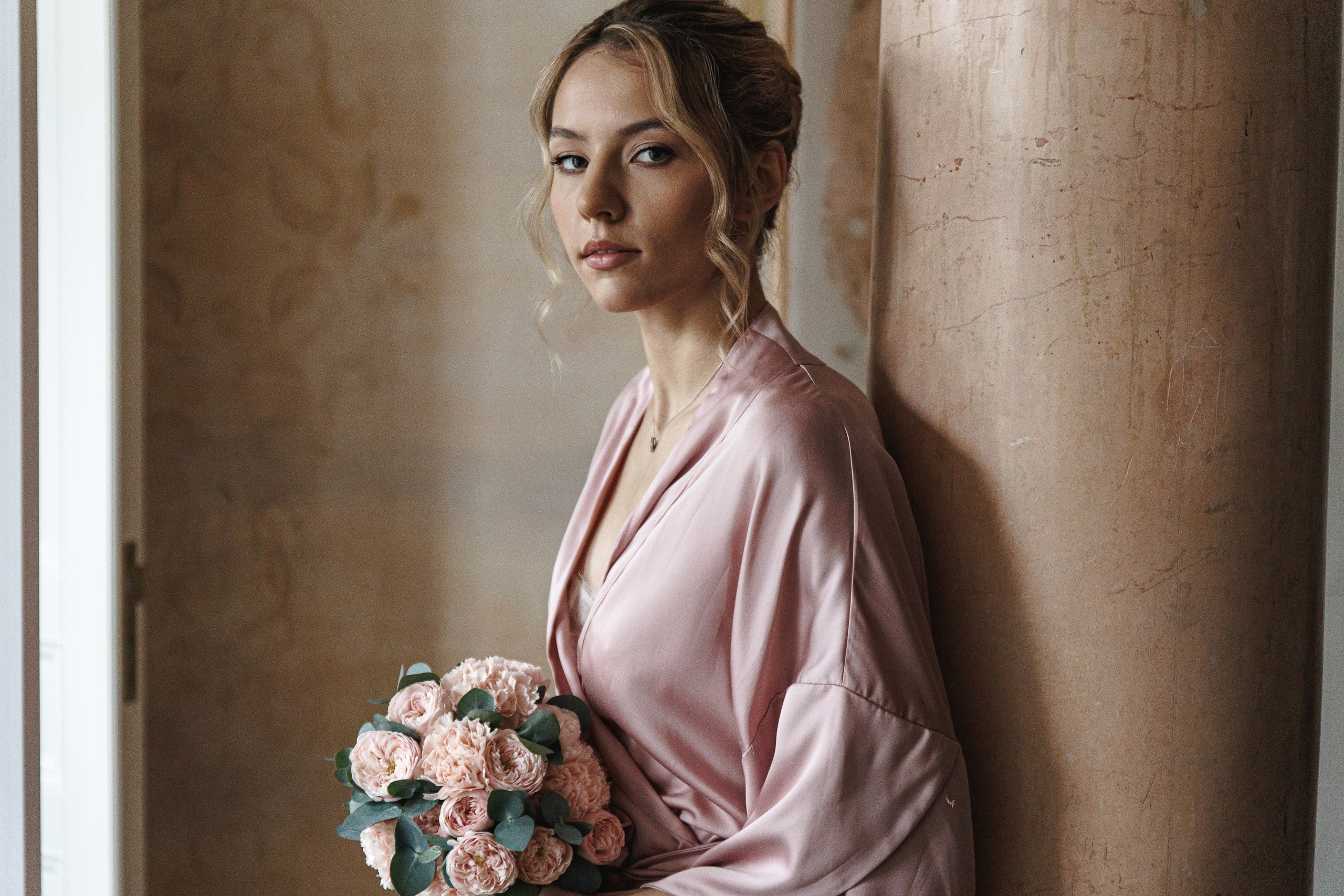 Услуги фотографа на свадьбу – репортажная съёмка и эмоциональные кадры в Москве